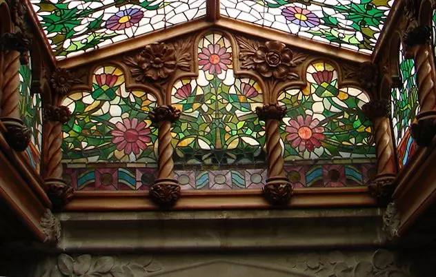 https://upload.wikimedia.org/wikipedia/commons/0/06/CasaNavas_Reus_684.jpg